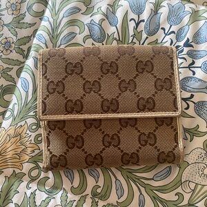 Gucci wallet vintage.